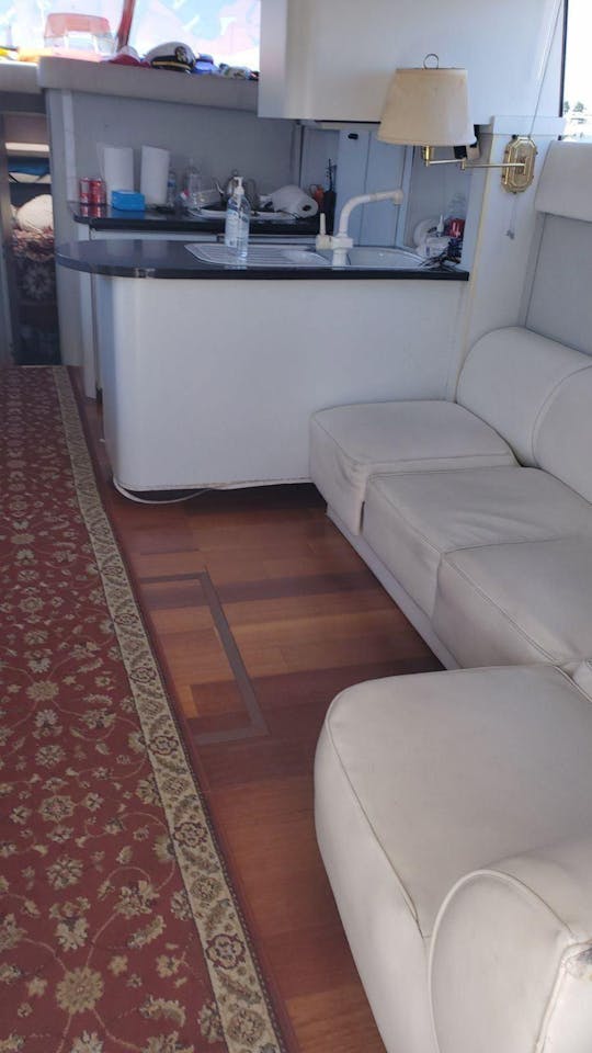 Yacht méditerranéen avec bateau Fly Bridge
