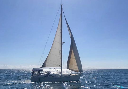 SAILING THE GULF OF NICOYA ON A LUXURY 37" YACHT