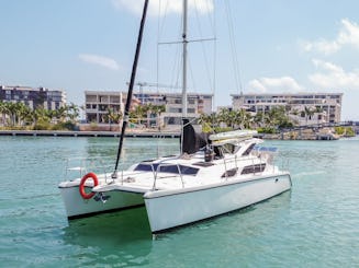 Cruceros privados en el catamarán de vela Gemini de 35 pies GMBCAT35 Cancún Isla Mujeres