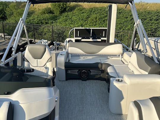 2024 Tahoe 23’ Tritoon on Lake Charlevoix | 200hp, bluetooth stereo, and Bimini