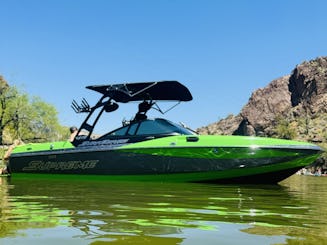 Come stay cool at the lake! Supreme S211 Wakeboat with Captain at Bartlett Lake