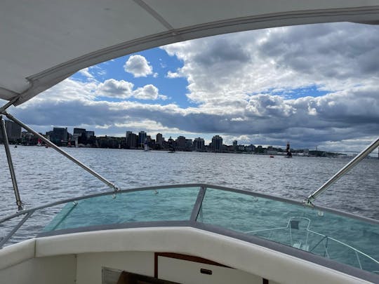 33ft Flybridge Cruiser with Captain in Halifax