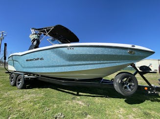 Surf with The Family and Friends! 2023 MasterCraft Wake Boat - The Colony, Texas