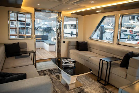 Yacht à moteur Vogue de 64 pieds, 25 personnes, luxe sur l'eau