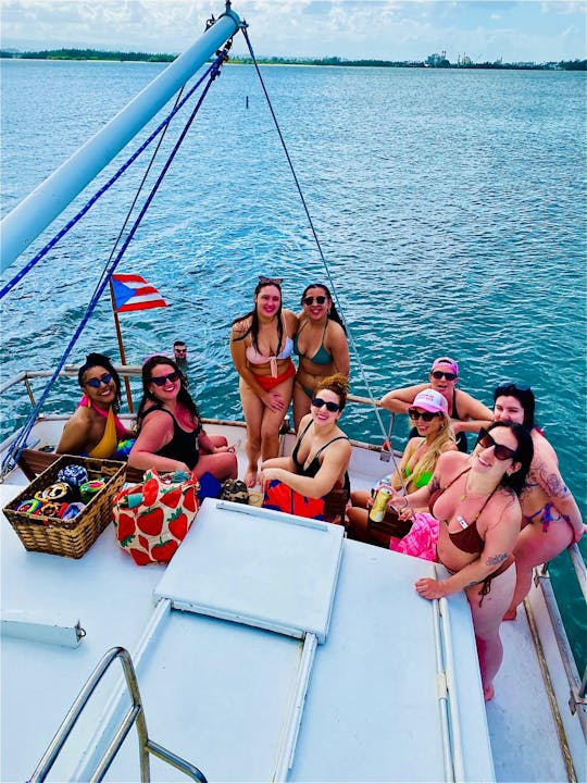Barco de festa na Baía de San Juan | Cruzeiro de um dia na praia | Bebidas e lanches