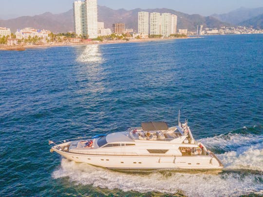 VITA | Yacht à moteur Ferreti de luxe de 80 pieds, expérience idéale à Puerto Vallarta.