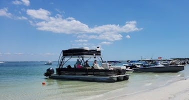 El mejor barco para fiestas, increíble estéreo personalizado y mucho espacio para 13 invitados