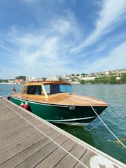 Experiencia en barco con almuerzo en el restaurante Vinha y visita a Nieport Cellers