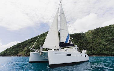 Embarquez pour le paradis : visitez les îles avec style grâce à notre location de catamaran de luxe !