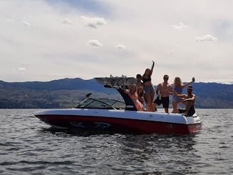 Aluguel de Malibu Bowrider em Kelowna, Colúmbia Britânica