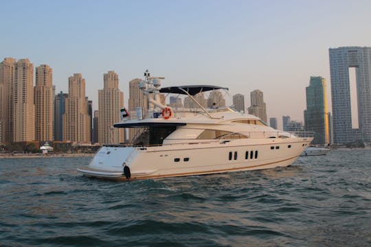 Méga yacht de luxe de 80 pieds pour 40 personnes à Dubaï, Émirats arabes unis