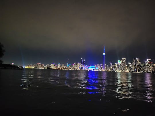 Private 28' Boat Rental in Toronto | 6 Person Boat 