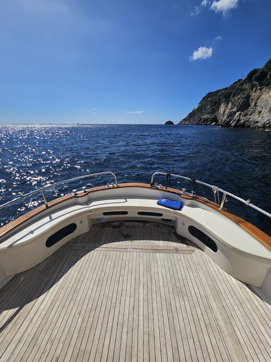 Aproveite a Costa Amalfitana em um barco particular