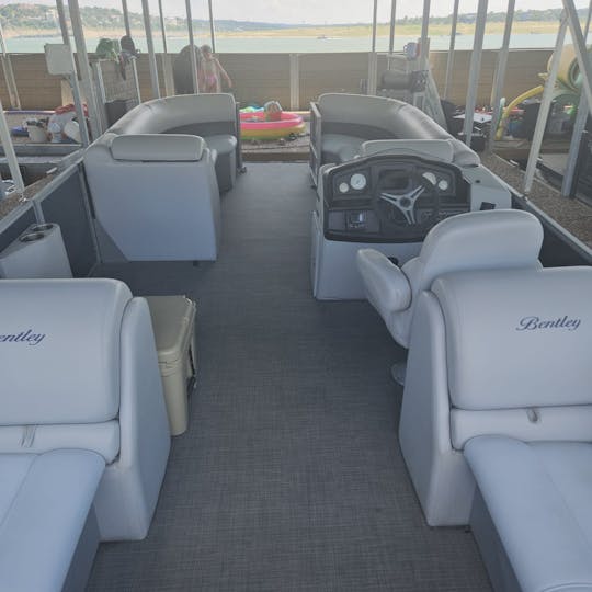 Bentley 240 Navigator Tritoon | Criando memórias que você nunca esquecerá!