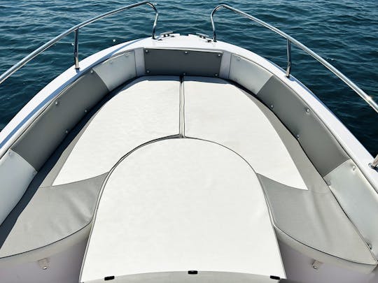 Bateau « Fiore » de 19 pieds avec skipper, moteur hors-bord de 40 ch