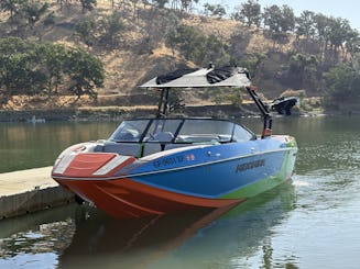 23ft Moomba Mojo Wakeboat Watersport and Boat Tour