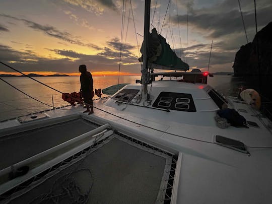 Crucero en catamarán Lagoon 47 por las islas de Krabi y la bahía de Phang Nga