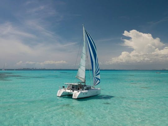 Charter 42' Cruising Catamaran In Cancun, Mexico