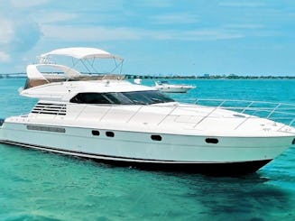 Navegue cómodamente: yate Flybridge de 65 pies en alquiler en Fort Lauderdale