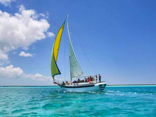 Custom 40ft Sail Boat Rental in Cozumel