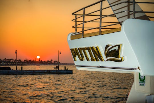 Unleash Your Ultimate Yacht Experience!