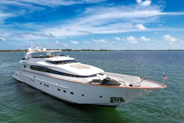 ラグジュアリー＆エレガンス「マイアミインスタイル」110フィートマイオーラ！ジャグジー付き 🚤✨