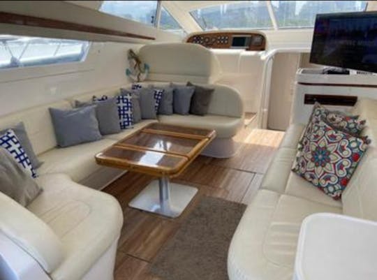 Bateau à moteur de luxe Intermarine de 44 pieds