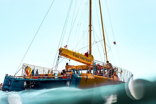 Cerimônia matinal privada em Honolulu Sail Catamaran Charter em Oahu, EUA