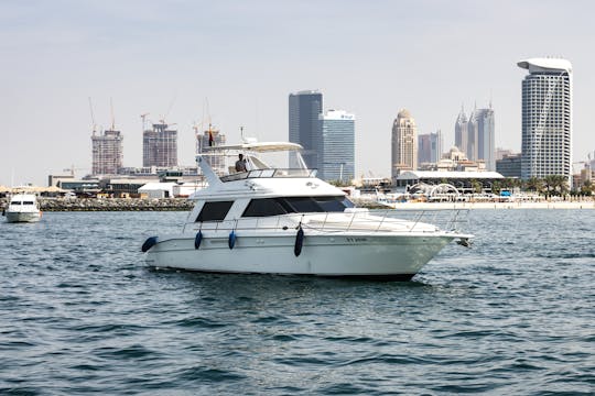 58 pieds | 22 personnes et membres d'équipage | Yacht de fête américain ultramoderne | Jetski/DJ/karaoké