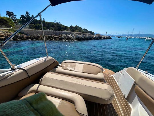 Beautiful Four Winns 258 Vista Gen 2 for Cruising in the French Riviera