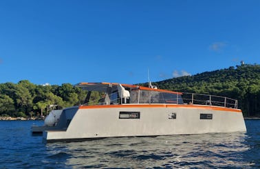 Bareboat Luna 49 Cruising Power Catamaran in Split, Croatia 