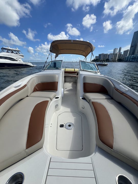 ¡La mejor oferta del mercado! Sea Ray Sundeck 26': ¡Diversión a un precio inmejorable!
