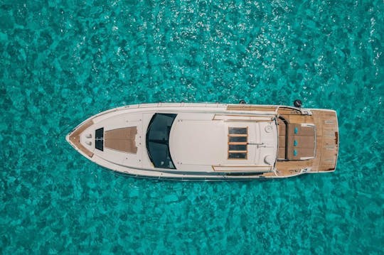 Offre ultime ! Yacht Fairline de 62 pieds à louer à Cancun, au Mexique.