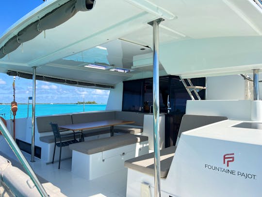 44ft Helia Fountinae Pajot Catamaran for sailing in Turks and Caicos 