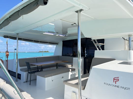 Catamarán Helia Fountinae Pajot de 44 pies para navegar en las Islas Turcas y Caicos 