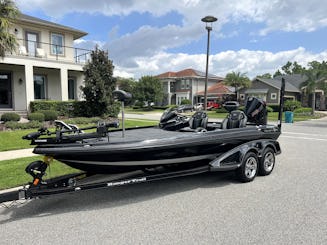 Barco de pesca de lubina en St. Cloud en Big Lake Toho - 2025 Ranger Z520R