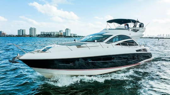 Nouveau méga-yacht Sunseeker Manhattan de 75 pieds à Miami