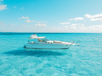 Cruise on this Sea Ray 43ft Luxury Yacht in Cancun, Quintana Roo