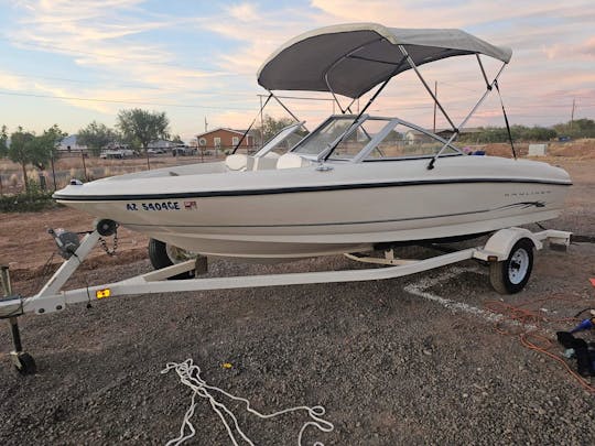 Adequado para famílias - Barco Bayliner Bowrider 175