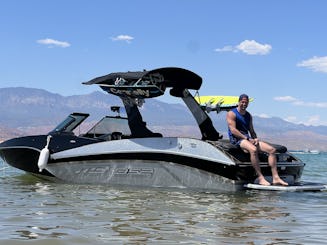 Nuevo barco de surf profesional, MB de 23 pies, con capacidad para 12 personas