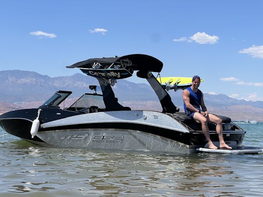 Nuevo barco de surf profesional, MB de 23 pies, con capacidad para 12 personas