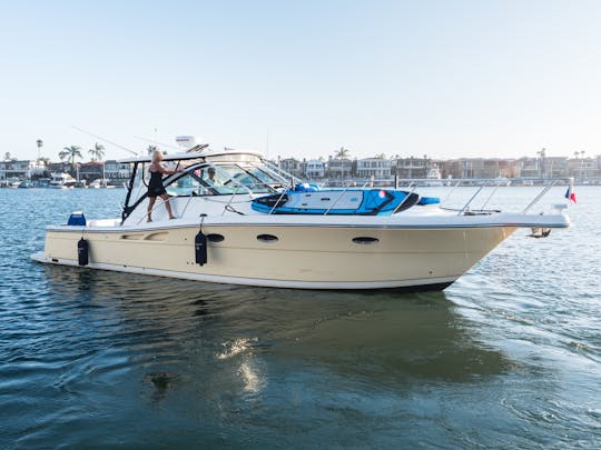 Iate a motor aberto Tiara 3600 em Newport Beach, Califórnia