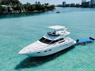 Iate SeaLine Flybridge de 48 pés (1 hora de jetski incluído quando você reserva por 4 horas!!)