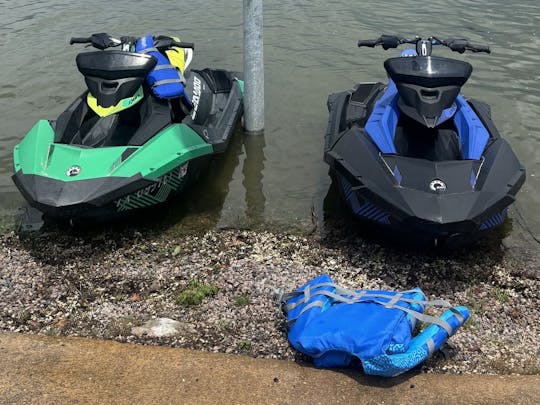 80 dólares por hora cada uno. Seadoo Spark Trixx 2022 con altavoces bluetooth 