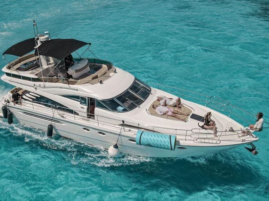 70ft Fairline Luxury Yacht in Cancún - up to 20 people capacity!