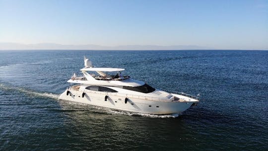 Azimut 85 Luxury Yachting Experience