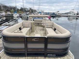 28’ Crest Caribbean LX 250 Pontoon Captain Included