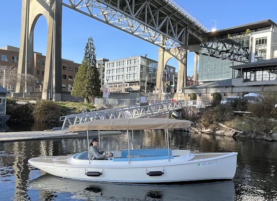 Barco elétrico Fantail para alugar em Lake Union