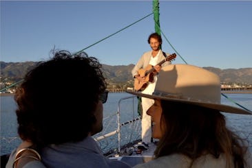 Navegando em Santa Bárbara com música ao vivo