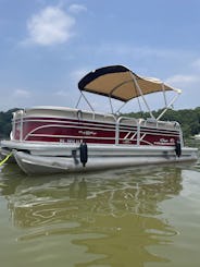 2023 Sun Tracker Pontoon w/ski tow bar on Lake Wylie